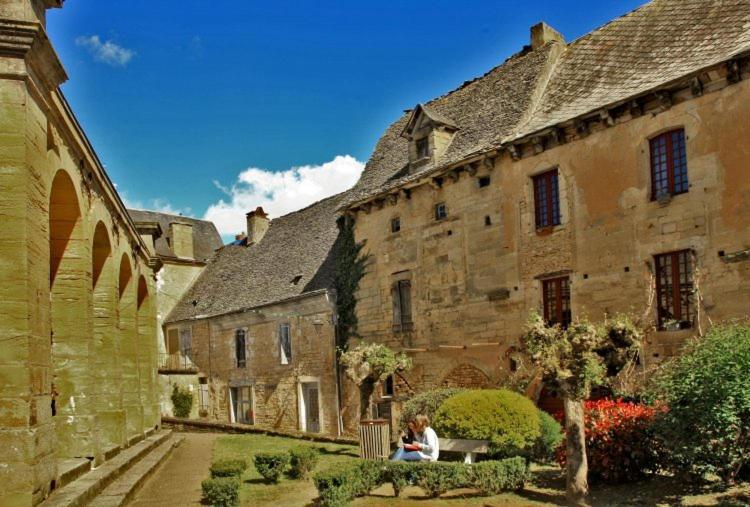 Petite maison en pierre au coeur du Périgord noir proche de Sarlat et Rocamadour Salignac Eyvigues Exterior foto