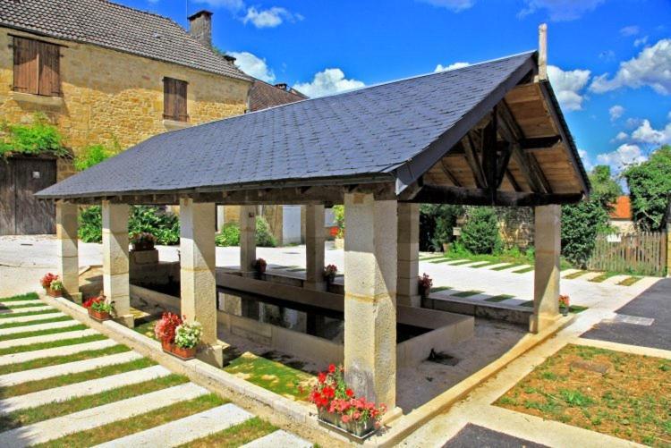 Petite maison en pierre au coeur du Périgord noir proche de Sarlat et Rocamadour Salignac Eyvigues Exterior foto
